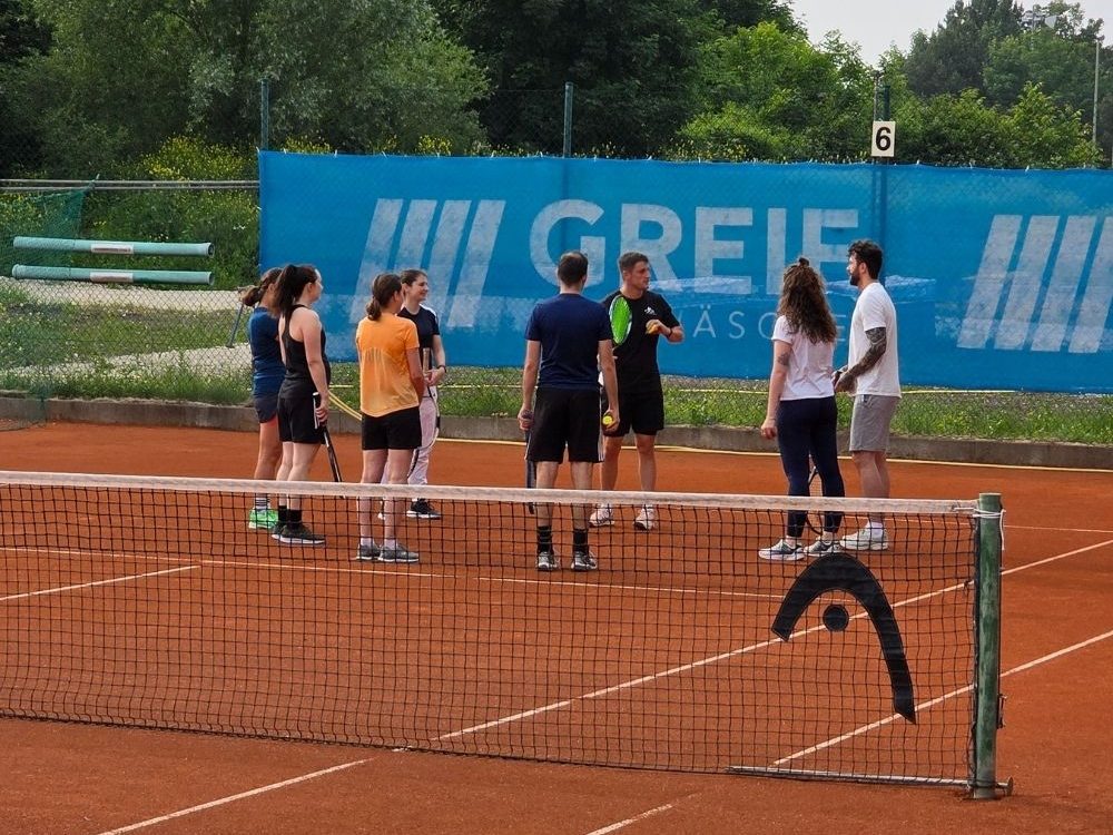 Mannschaftstraining DJK Augsburg Zahlreiche Tennis-Mannschaften bei der DJK Augsburg-Lechhausen