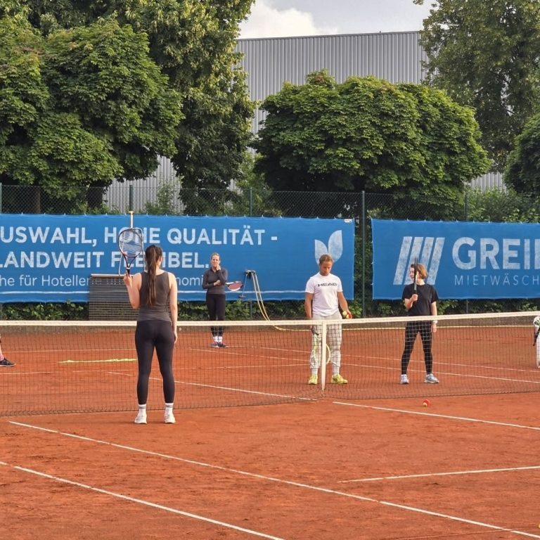 Erwachsenentraining der GA-Tennisschule