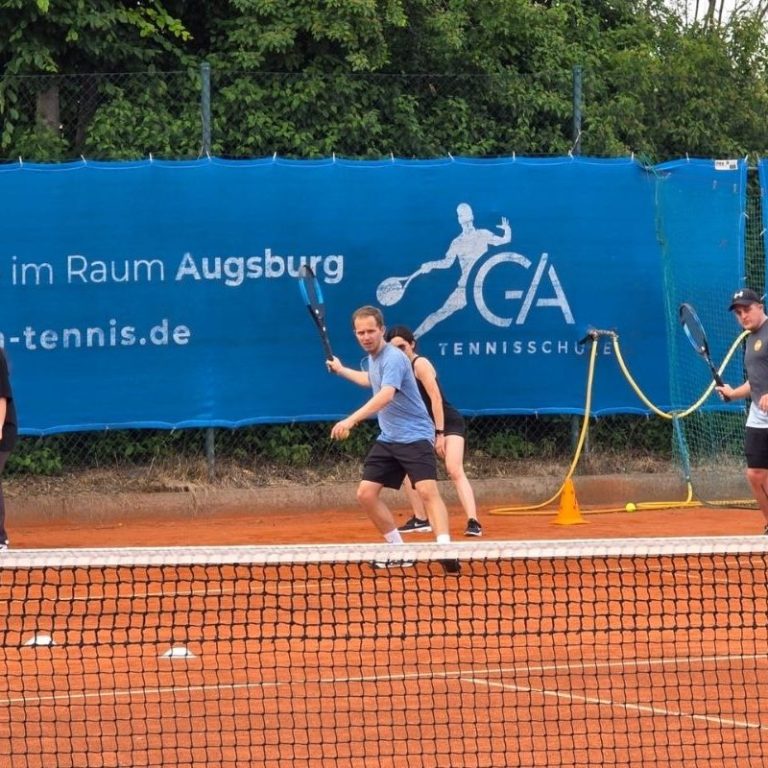 Tennistraining für Erwachsene in Augsburg bei der GA-Tennisschule und Padel