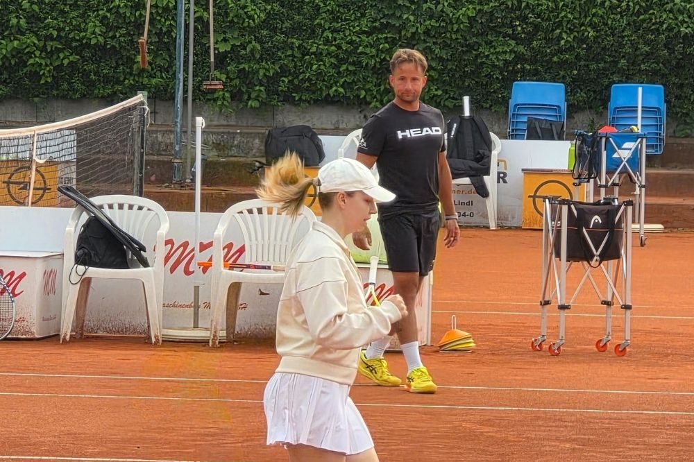 Die GA-Tennisschule in Augsburg bieten individuellen Unterricht, der auf die Bedürfnisse und Ziele jedes Schülers zugeschnitten ist.